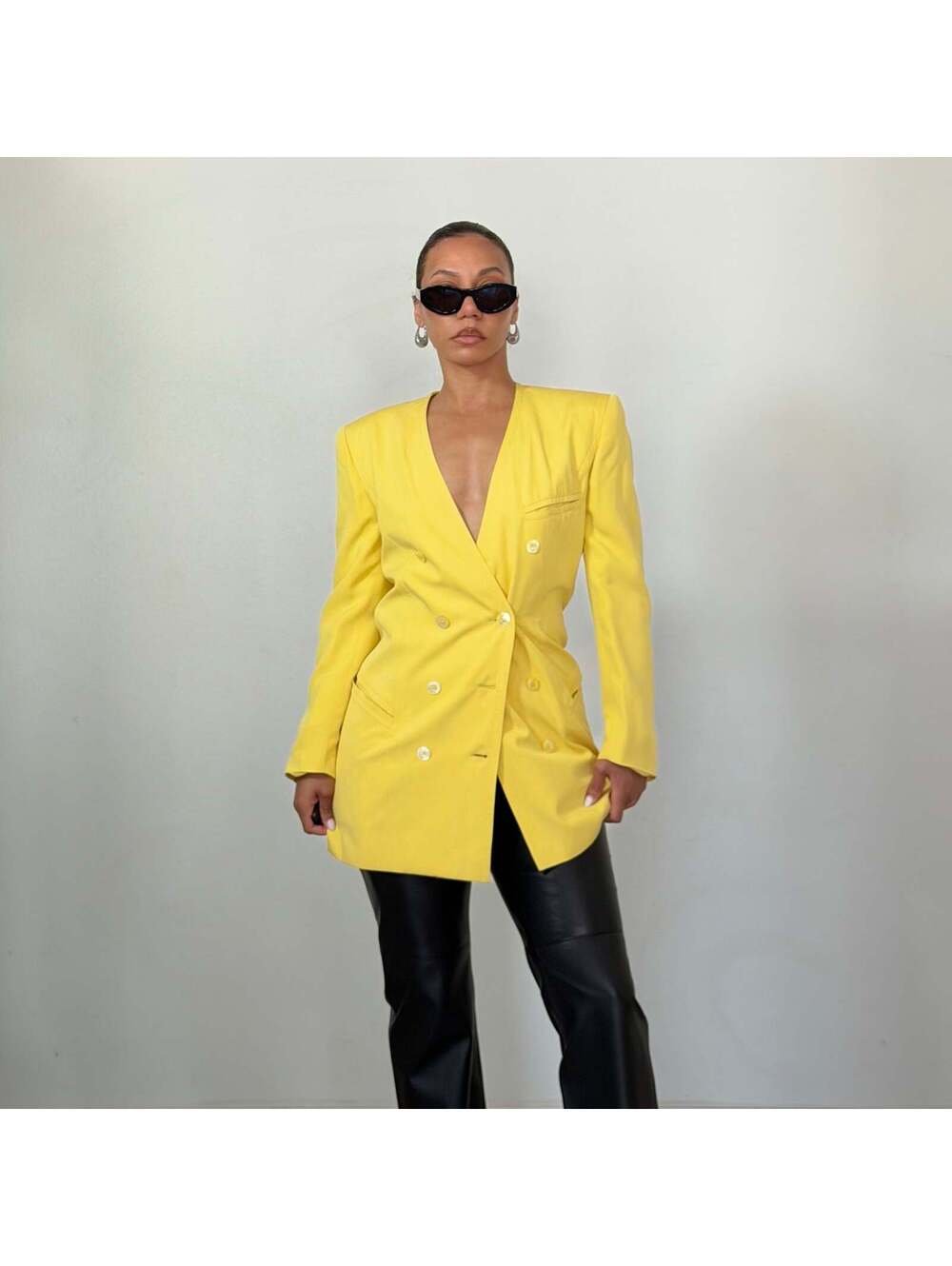 Escada - Picture 6 of 9